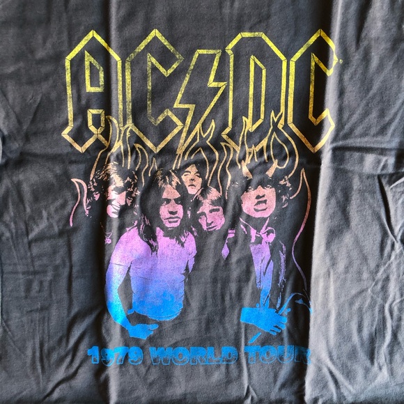 LARGE - AC/DC On Fire T-shirt 1979 “World Tour” NEW - Picture 3 of 4